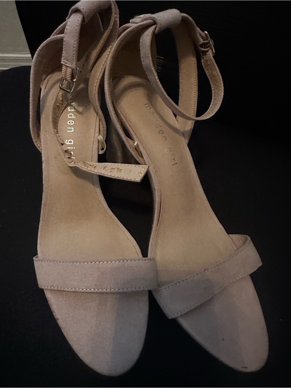 Pink heels - Picture 2 of 5